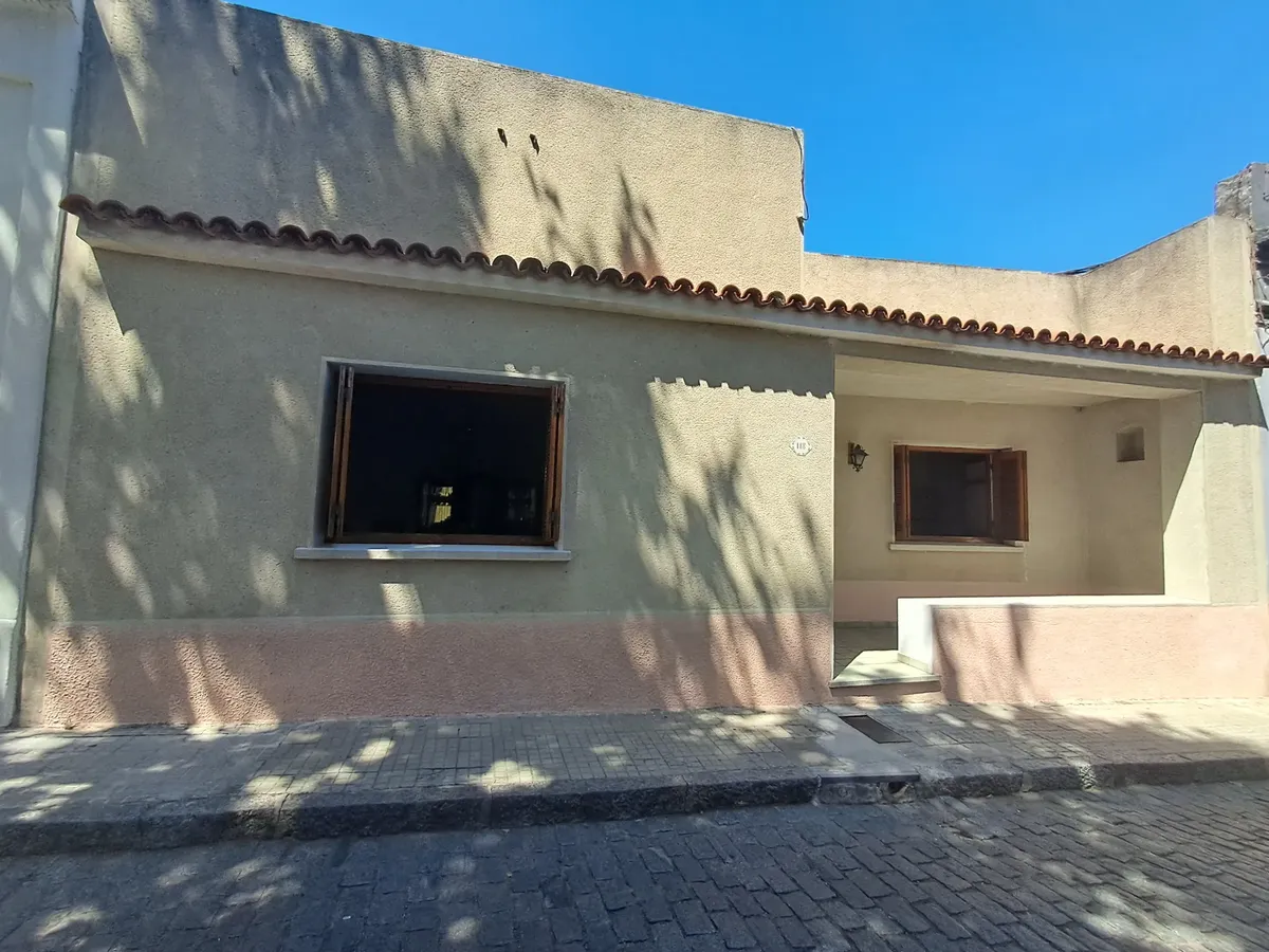Casa En Alquiler De 3 Dormitorios En Barrio Historico Colonia Del Sacramento Con Habilitacion Comercial · Foto 2