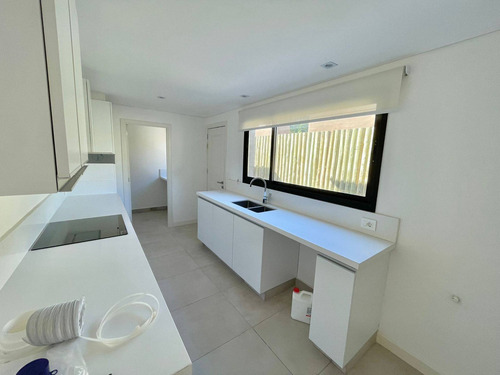 Imagen 17 de 25 de Venta Casa Con 3 Dormitorios Y Piscina En Parque Burnett Punta Del Este