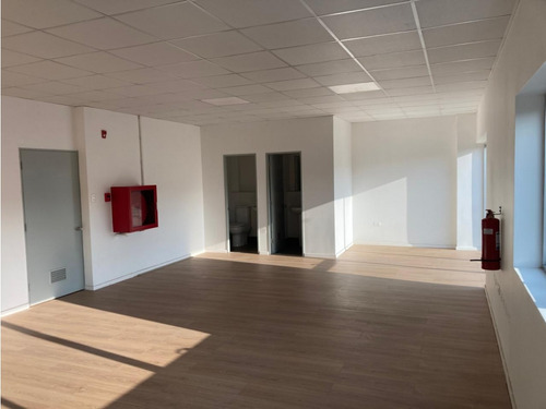 Arriendo Bodega Nueva C/of De 338 M2 En P. Industrial