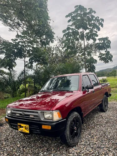 Toyota Hilux 2.4l 117 hp 4x2