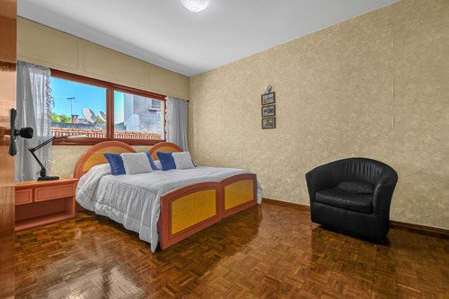 La Mejor Casa Del Prado!!! 3 Dormitorios + Servicio, Cocheras, Fondo, Piscina