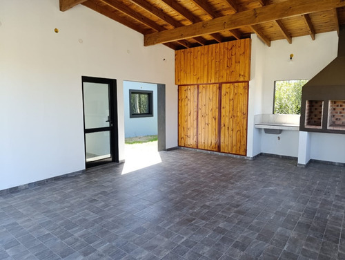 Casa De 4 Ambientes A Estrenar En Costa Del Este