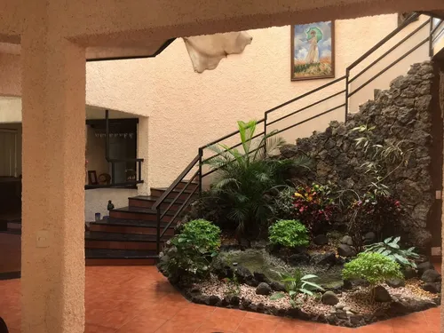 Casa En Venta Con Seguridad 24/7, Alberca Y 4 Rec. En Palmira... 7,700,000