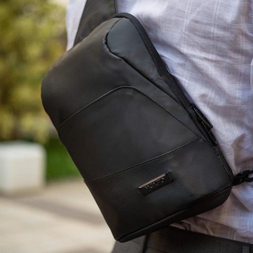 Mochila Masculina Transversal Resistente Agua Advanced Preta Cor Preto