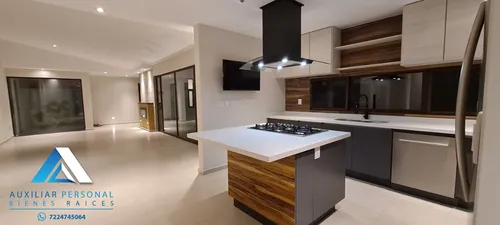 Casa De Una Sola Planta Con Carriles De Nado En Venta O Renta Metepec