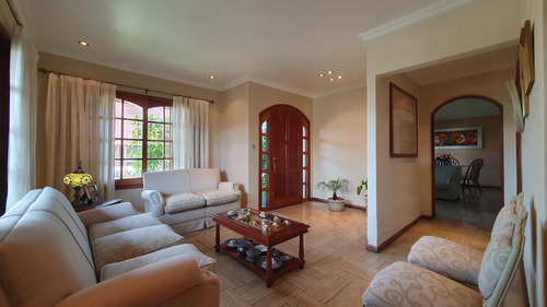 Venta - Chalet Cuatro Ambientes Con Garage Y Patio - Viamonte 4390