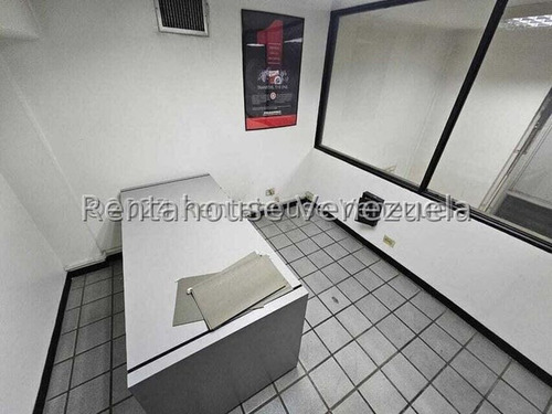 Centro Comercial En Venta En Bello Monte, Conformado Por Varios Locales Comerciales, Más De 20 Puestos De Estacionamiento, Muy Céntrico, Ideal Para Desarrollar Cualquier Actividad . Yr 25-7061