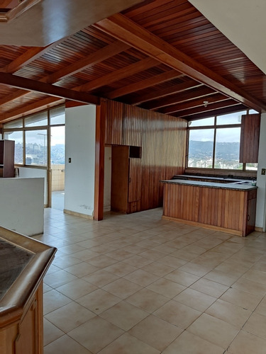 Imagen 9 de 15 de Penthouse Dúplex De 247 M2 Con Vista Panorámica Al Avila