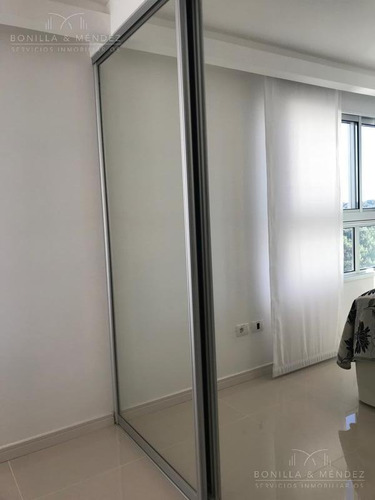 Look Brava, La Mejor Planta De 1 Dormitorio De Todo Punta Del Este! Precio De Venta Sin Muebles.