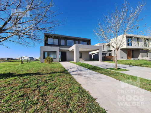 Casa En Venta 6 Ambientes En Barrio Acacias Puertos