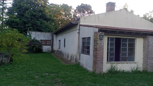 Casa En Venta - 2 Dormitorios 1 Baño - Cochera - 20.589mts2 - Chivilcoy