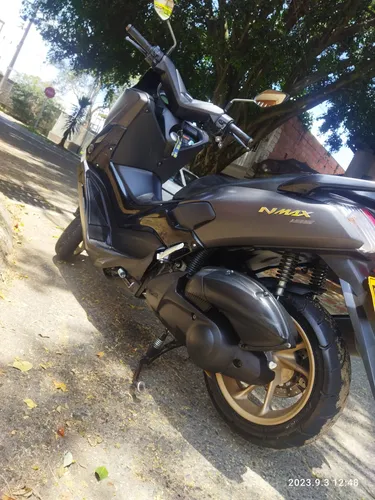 N-max Negra Mate Modelo 2020