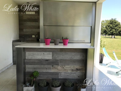 Imagen 15 de 18 de Venta - Hermosa Casa A La Laguna En Terralagos - Canning