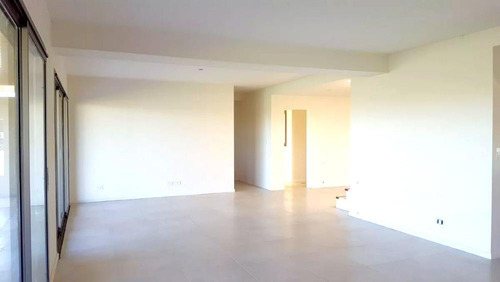 Casa En Venta En El Canton Con 3 Dormitorios. Con Renta