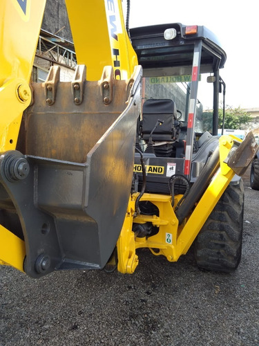 Retroescavadeira New Holland B95b Ano 2016