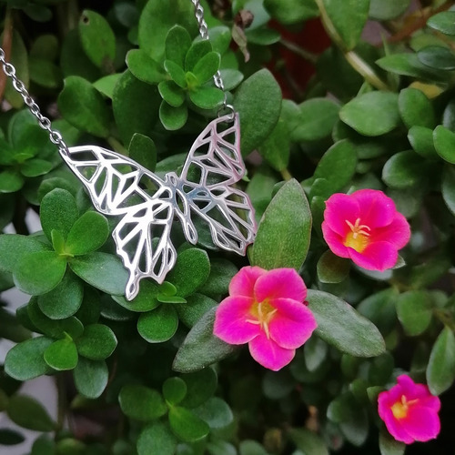 Imagen 3 de 5 de Collar Mujer Dije Mariposa Minimalista Acero Inoxidable