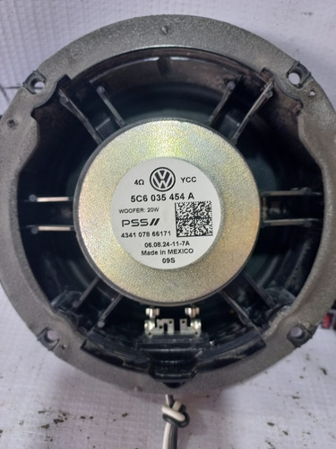 Par De Bocinas Traseras Vw Jetta A4 Clasico 2012,c2008-2015 Negro (Usado)