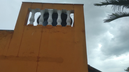 Casa . Suíte Com Sacada Mais 1 Banheiro Dentro 1 Fora