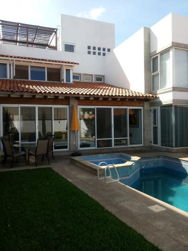 Imagen 1 de 30 de Casa En Venta En Cuernavaca, Loma Linda, Con Alberca