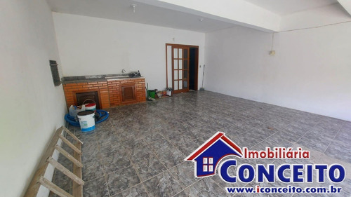 Imagem 7 de 30 de Rc448 - Excelente Residência De Esquina Com Piscina No Centro De Imbé