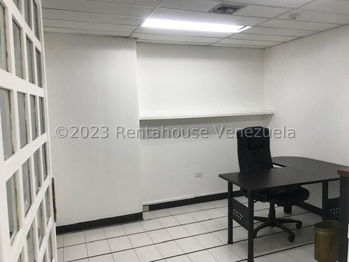 Cur. Oficina En Venta En Los Cortijos De Lourdes 24-7012 Yg