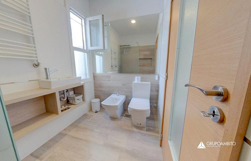 Venta Casa 3 Dormitorios Jardín Cochera. Calidad A Mts. De Centro Comercial San Martin 4300 Rosario