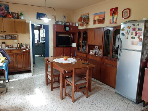 Venta Casa 2 Dormitorios C/ Salon De Ventas Excelente Sobre Avenida - Granadero Baigorria
