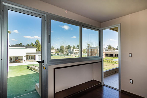 Venta De Casa 4 Dormitorios En Palos Verdes