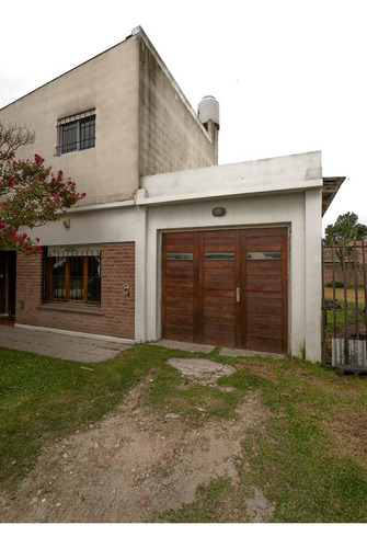 Casa En Venta - 4 Dormitorios 2 Baños - Cochera - 464mts2 - Mar Del Plata