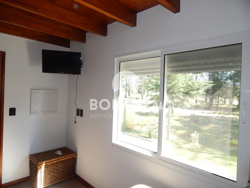 Casa En Alquiler, Piriápolis. 4 Cuadras De La Playa Y Rambla. 2 Dormitorios 2 Baños. Gran Parrillero Techado. Wifi, Aire Acondicionado, Alarma Tv Cable