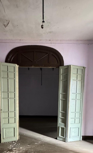 Importante Casa En Laprida Entre Córdoba Y Rioja. Apta Reciclar O Construcción De Edificio