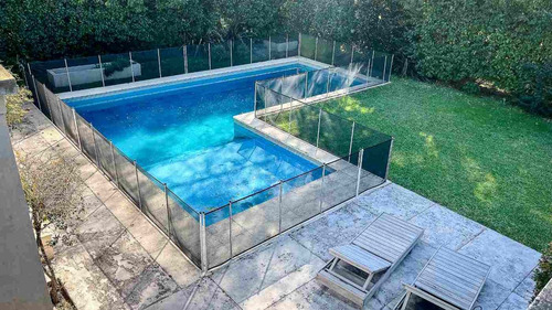 Casa En Venta En Barrio El Molino, Country Abril