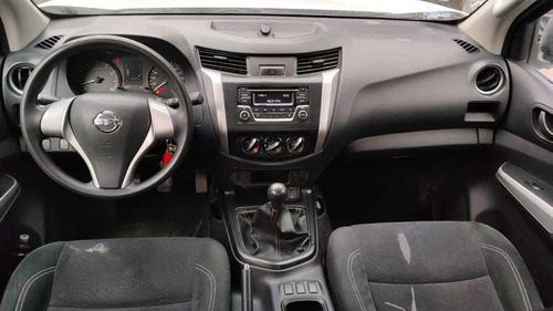 Nissan NP300 2.4 Doble Cabina Se Aa Pack Seg Mt