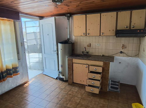 Casa En Venta - 2 Dormitorios 2 Baños - 275mts2 - Tolosa
