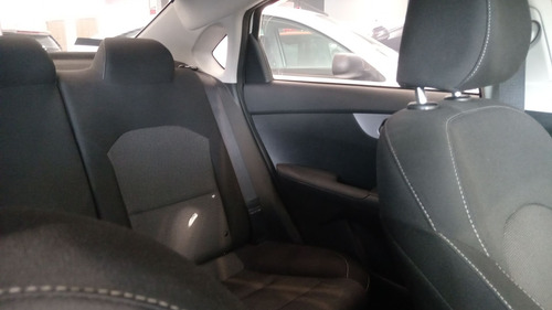 Kia Forte 4p LX L4/2.0 Man