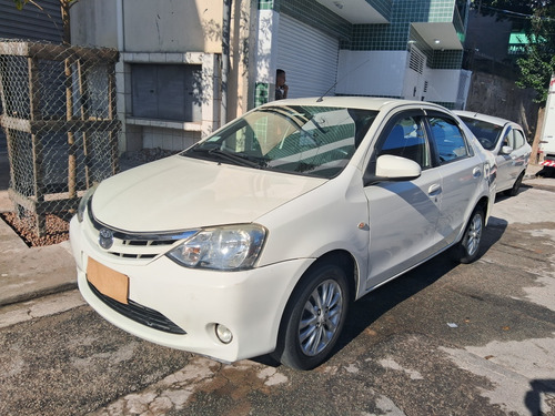 Toyota Etios Sedán 1.5 16v Xs 4p