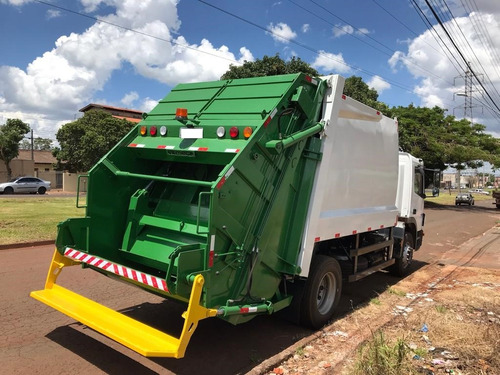 Imagem 4 de 11 de Locação De Caminhão Compactador/coletor De Lixo