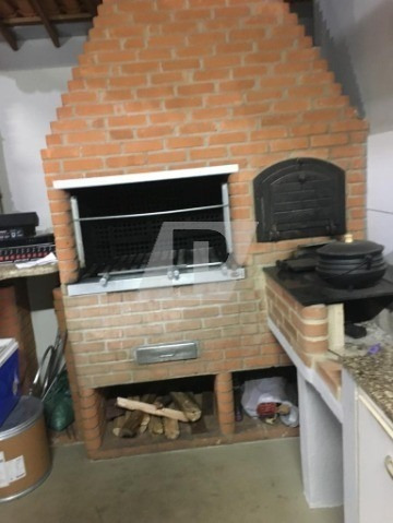 Imagem 13 de 16 de Chacara Em Condominio - 3 Quartos - 3 Banheiros - Sala - Cozinha Planejada - Area Gourmet Com Churrasqueira, Fogão A Lenha E Forno De Pizza - Piscin - Ch00092 - 68088440