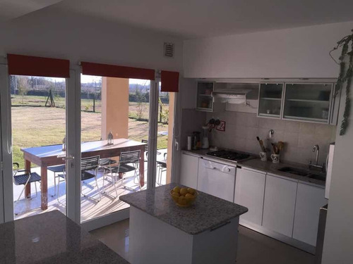 Hermosa Casa En Barrio Estancia Smithfield Zarate