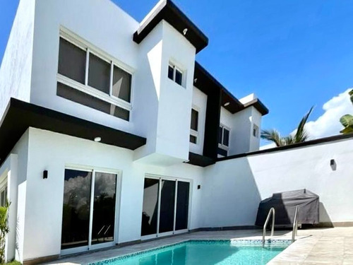 Venta De Villa En Metro Country Club