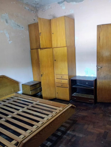Casa En Venta - 3 Dormitorios 1 Baño - Cochera - 240mts2 - Lanús