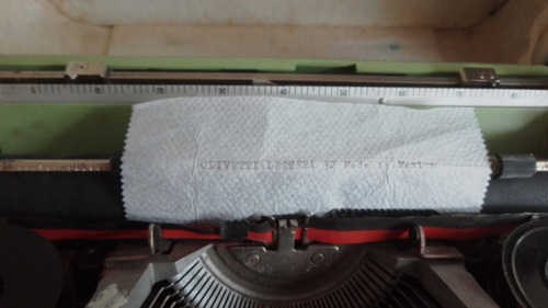 Máquina De Escrever Olivetti Lettera 32 (Usado)