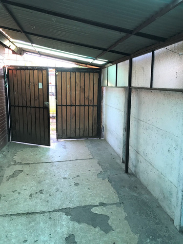 Casa Con Patio Grande A Pasos De Av. Colon Sur