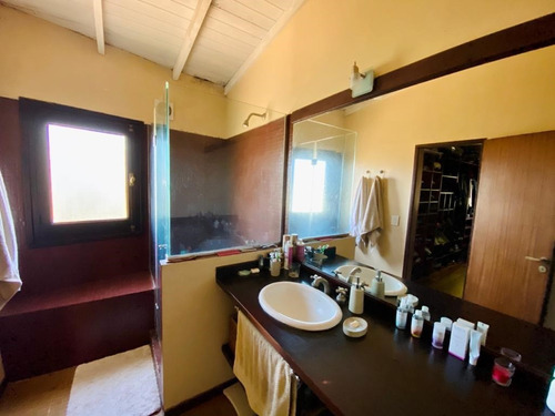 Imagen 20 de 27 de Casa En Venta En La Escondida! Muy Buen Acceso, Super Amplia Y Con Piscina!