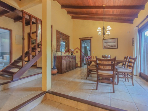 Espectacular Casa En Venta En Jardines De Córdoba, Ideal Para Vivir Todo El Año!- Ref: 2147