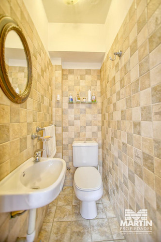 Casa Antigüa Totalmente Reciclada, 4 Ambientes, Depend, Patio. Excelente Ubicación.