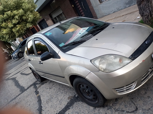Imagen 3 de 10 de Ford Fiesta Max 2005 1.6 Max Amb Plus