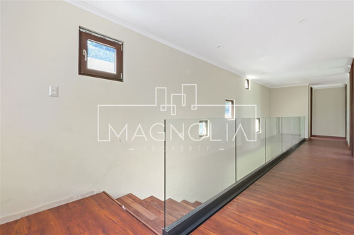 Casa En Venta De 5 Dorm. En Vitacura