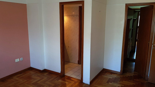 Imagen 22 de 22 de Departamento 3 Ambientes Al Frente. Calefaccion Por Radiadores. Cochera. Zona La Perla