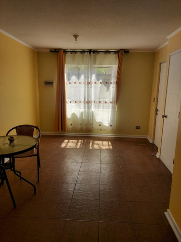 Casa Ubicada En Pasaje Con Portón Que Se Cierra En La Noche